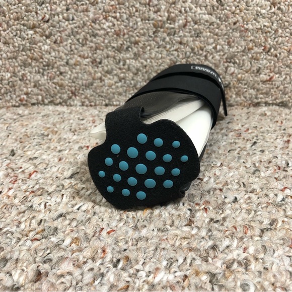 Ossur Formfit Inflatable Air Ankle Brace Stirrup Universal Adult Black White - Picture 4 of 15